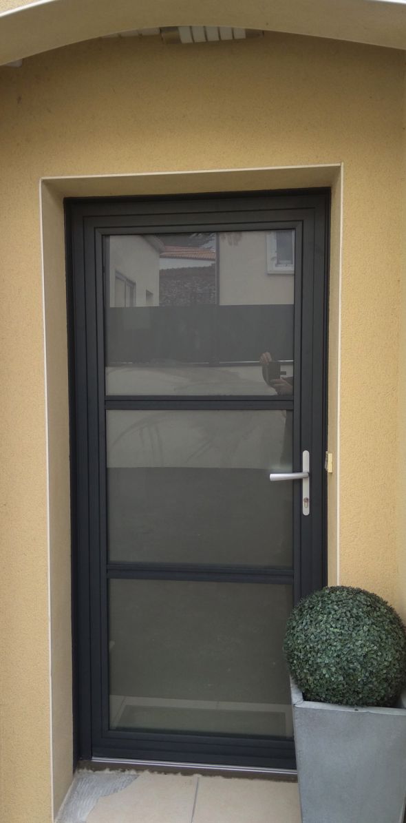 installation-pose-porte-d-entree-gris-anthracite-menuiserie-marionneau-vallet-44-3FA0547D7-7510-31A7-8D3A-C389F6EDEA33.jpg