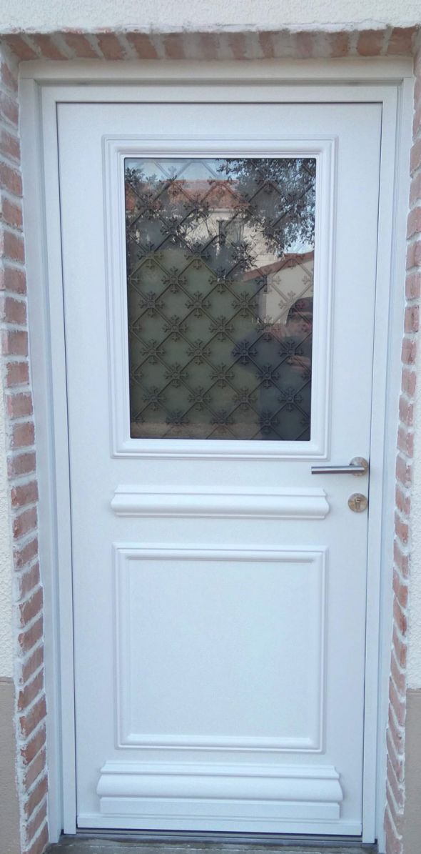 installation-pose-porte-entree-blanc-menuiserie-exterieure-menuiserie-marionneau-vallet-44-20262DBA4067-32CF-9ECB-3DDA-5469FA5DCDB2.jpg