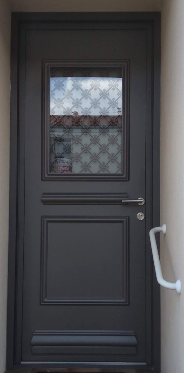 installation-pose-porte-entree-gris-anthracite-menuiserie-exterieure-menuiserie-marionneau-vallet-44-202621853A0D-F62A-41B4-97D3-8F870BD3D2BF.jpg