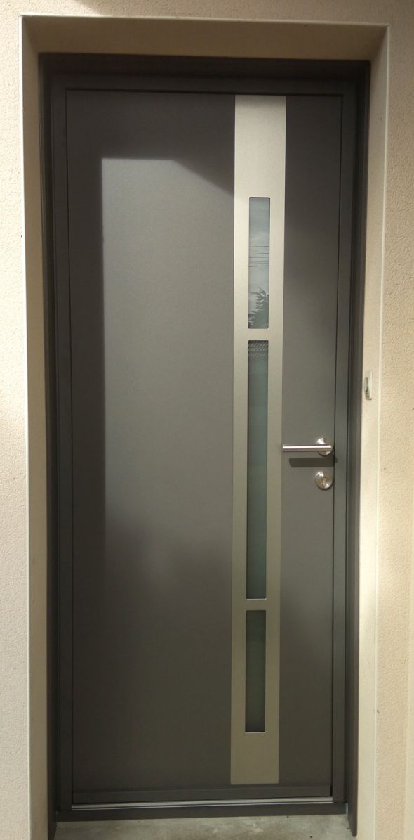 installation-pose-porte-entree-gris-menuiserie-exterieure-menuiserie-marionneau-vallet-44-2025D3761337-E64A-3DDC-CF2B-18F23DA3A10D.jpg