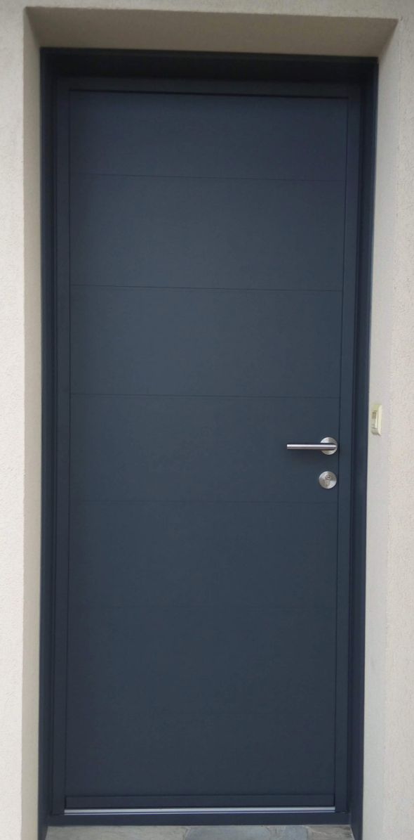 installation-pose-porte-entree-pleine-gris-anthracite-menuiserie-exterieure-menuiserie-marionneau-vallet-44-2026D9094704-8B6A-2381-3ED3-74D770177085.jpg