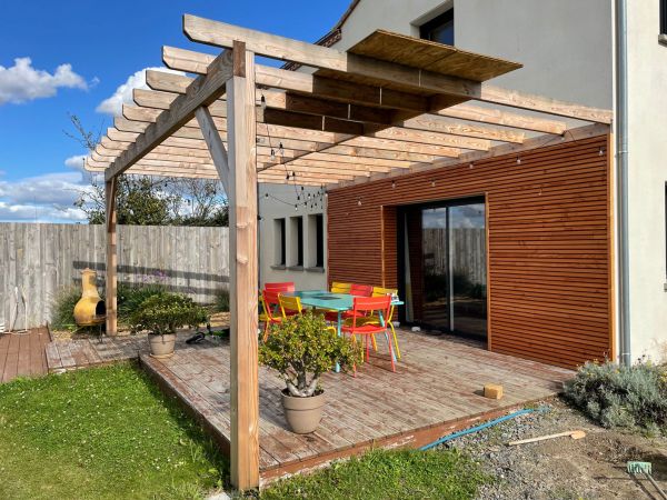 creation-installation-pergola-bardage-bois-menuiserie-marionneau-vallet-44-2021-1AC3929C5-CBC5-6349-023C-E0B3DD57988E.jpg