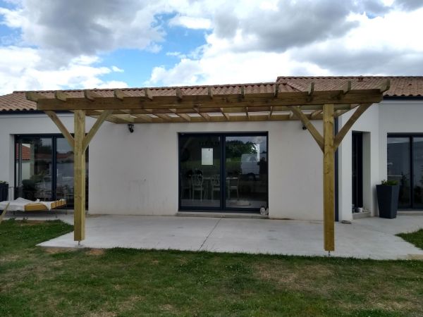 creation-installation-pergola-bois-menuiserie-marionneau-vallet-44EE08ADA1-0643-1D58-B3F9-9151278D4281.jpg