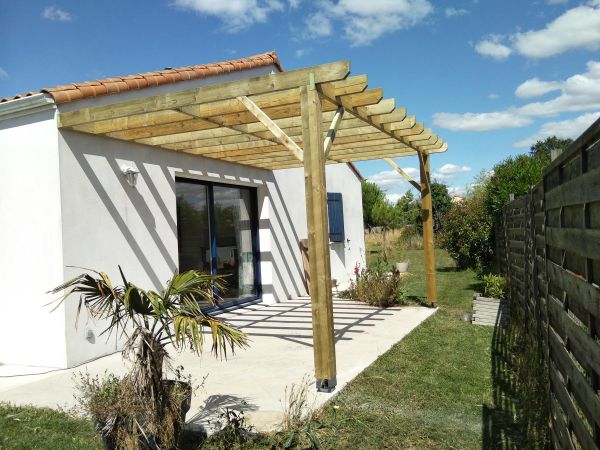 installation-creation-pose-pergola-bois-menuiserie-exterieure-menuiserie-marionneau-vallet-44-2023-575F7338E-6C03-8A17-07FF-34DB54AACB5A.jpg