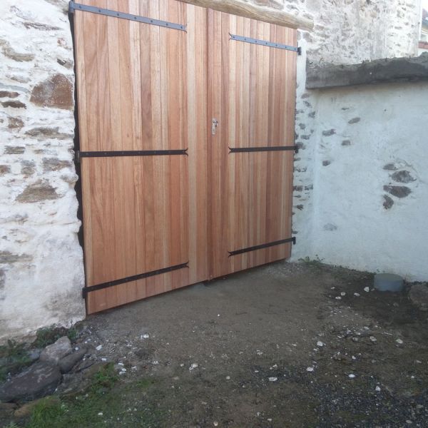 installation-pose-porte-portail-bois-cloture-menuiserie-marionneau-vallet-449A44BE34-363D-703B-3163-25FFE91D045C.jpg