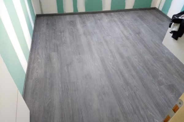 installation-pose-parquet-bois-gris-marron-menuiserie-marionneau-vallet-44-126D12F3A0-DD60-575C-2375-0F65261E15F7.jpg