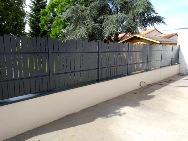 installation-pose-portail-cloture-menuiserie-marionneau-vallet-44-3CE05D256-3143-1357-28B9-BA6146FD8A7D.jpg